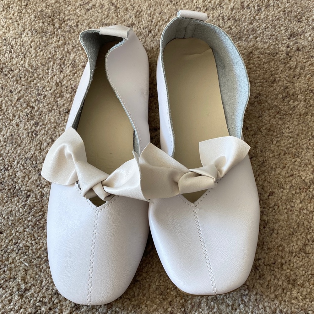 Never worn White Flats